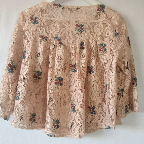 ⭐️ NWT ZARA Embroidered Floral Lace Blouse ⭐️ - Picture 7 of 8